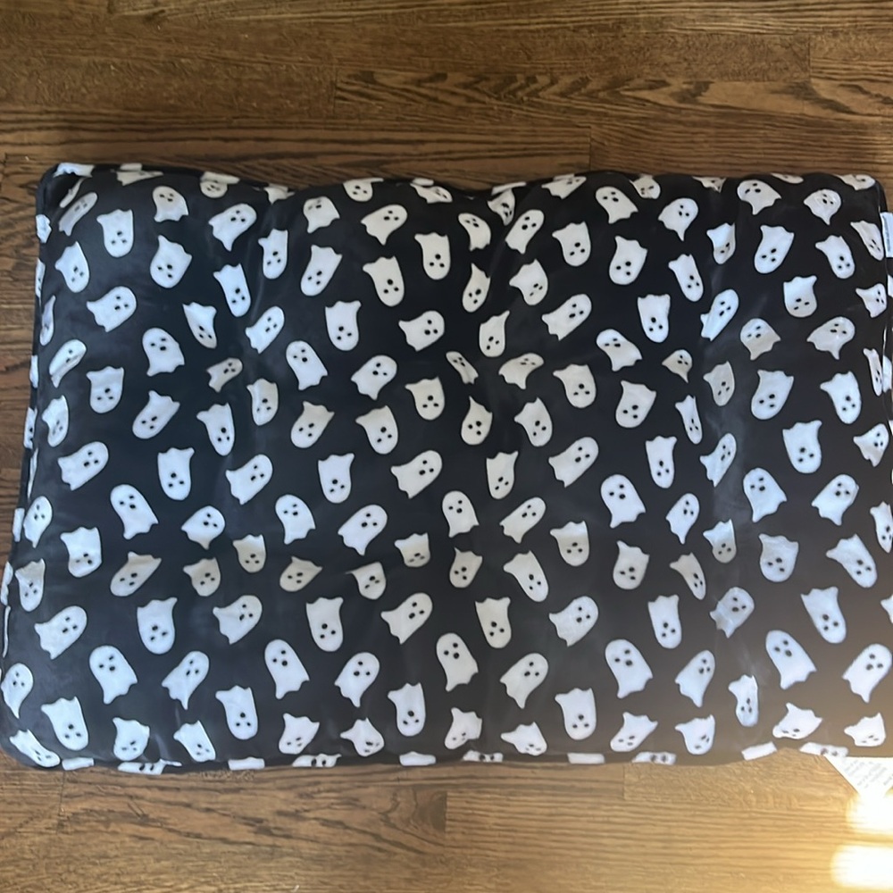 Cupcakes And Cashmere Ghost Dog Bed